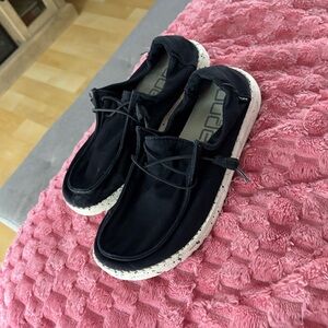 Hey Dude Womens Black and white